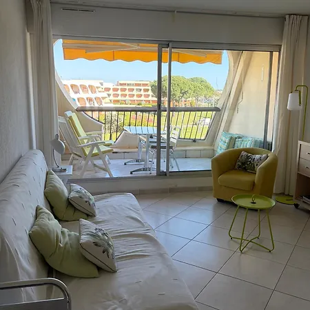 Apartment Lumineux Avec Terrasse, Vue Port, Port-camargue *