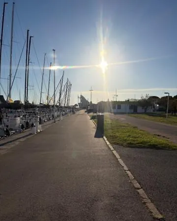 Lumineux Avec Terrasse, Vue Port, Port-camargue Apartment